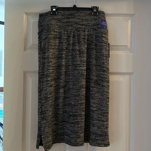Apt9 new with tags B/W heathered skirt.